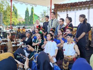 Rangkaian Pembukaan Banyumas Ngibing (02/05/2025) (beritaunsoed.com/Ryu Athallah)