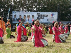 Pertunjukan Tari Lengger dari Sanggar Himalaya pada Pagi hari (02/05/2025) (beritaunsoed.com/Ryu Athallah)