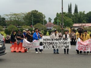 Aksi mimbar bebas memperingati hari reformasi (21/05/2025) (beritaunsoed/Ryu Athallah)