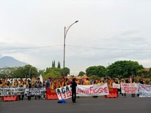Aksi Mimbar Bebas Memperingati Hari Pendidikan Nasional (02/05/2025) (beritaunsoed.com/Gita Amalia S.)