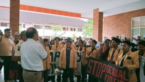 Dekan FISIP Tanggapi Aspirasi Mahasiswa (28/07/2025) (beirtaunsoed.com/Helmalia Putri)