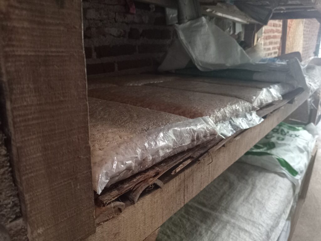 Pematangan tempe sebelum dijual (05/08/2025) (beritaunsoed.com/Muhammad Robin Mubarok N.)