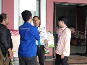 Wakil Rektor III Bidang Kemahasiswaan dan Alumni bersama dengan Presiden BEM Unsoed (12/08/2025) (beritaunsoed.com/Ryu Athallah Raihan)