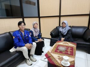 Wawancara Awak Sketsa dengan Isna, Pegawai Dishub Banyumas (15/8/2025) (beritaunsoed.com/Ryu Athallah Raihan)