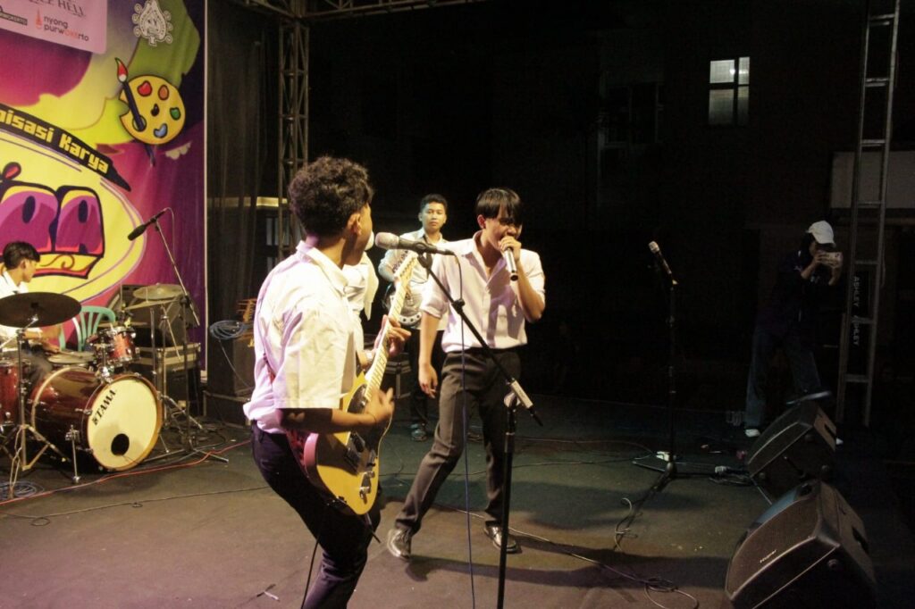 Penampilan Bemper di Acara Inspora (21/12/24) (Sumber: Arsip Dokumentasi Bemper)