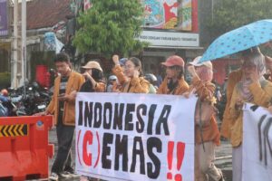 Aksi Indonesia (C)emas: Rezim Fasis Rakyat Menangis (17/10/2025) (beritaunsoed.com/Rizqy Noorawalia F.)
