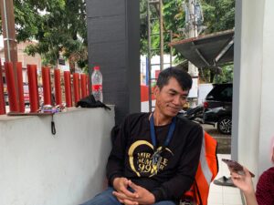 Slamet saat diwawancarai Awak Sketsa (02/10/2025) (beritaunsoed.com/Helmalia Putri)