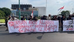 Aksi Aliansi Masyarakat Peduli Gunung Slamet (19/12/2025) (beritaunsoed.com/ Hazna Nazriah Khairunnisa)