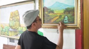 Lukisan Mooi Indie dengan Tiga Layer oleh Zen (28/9/2025) (beritaunsoed.com/Ahmad Fahri Sya’bani)