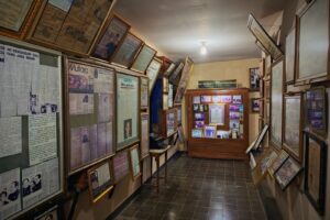 Peninggalan Soesilo Soedarman selama menjabat sebagai Menteri Parpostel terpampang nyata di dinding museum. (10/02/2026) (Beritaunsoed.com/Ryu Athallah Raihan)