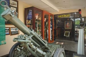Ruangan Tri Daya Cakti yang berisi miniatur-miniatur alat utama sistem persenjataan (alutsista) dan informasi seputar Kavaleri TNI AD. (10/02/2026) (Beritaunsoed.com/Ryu Athallah Raihan)
