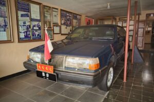Soesilo Soedarman juga pernah menjabat sebagai Menteri Koordinator Bidang Politik dan Keamanan (Menko Polkam) pada tahun 1993–1997, menggunakan sedan Volvo-960 sebagai mobil dinas. (10/02/2026) (Beritaunsoed.com/Ryu Athallah Raihan)