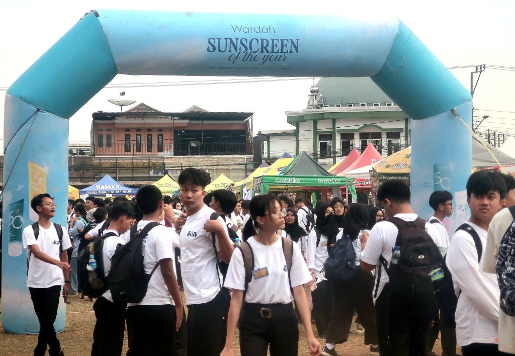 Mahasiswa Baru Memadati Area Expo (11/82026) (Beritaunsoed.com/Jeni Rindi Afriska)