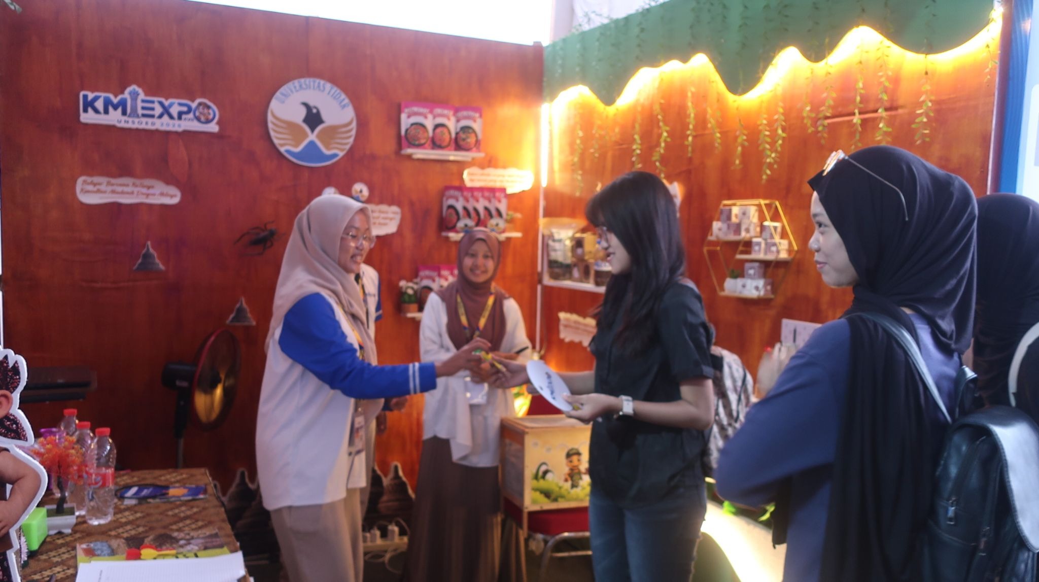KMI Expo XVII: Ruang Promosi dan Jejaring Bisnis Mahasiswa